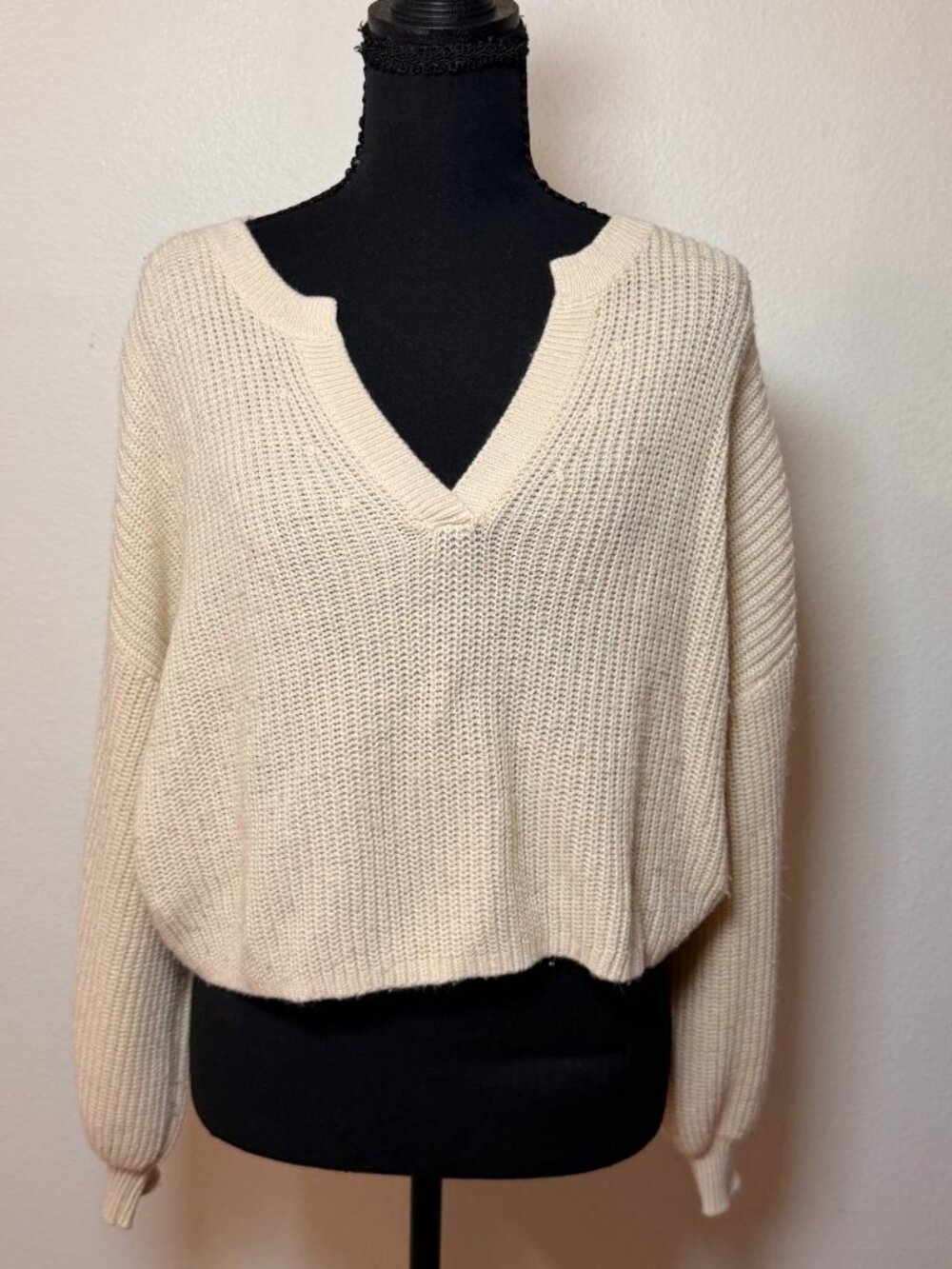 Billabong Cream Chunky Knit V-Neck Sweater M Effortless Coastal Style
